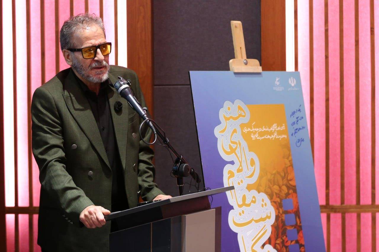 گواهینامه درجه یک هنری ابوالفضل پورعرب اهدا شد