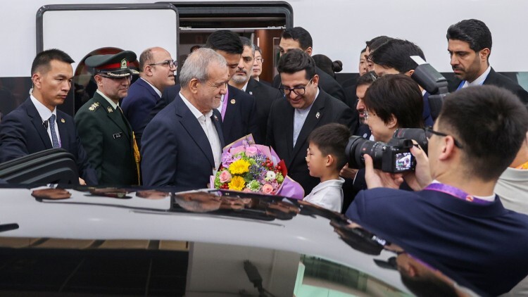 رئیس جمهور وارد پکن شد