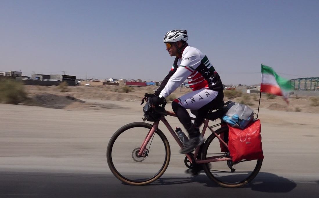 دوچرخه سوار اردبیلی به بیرجند رسید