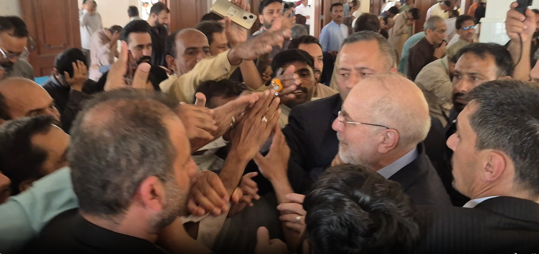 حضور رئیس مجلس در مسجد جامع یثرب کراچی 