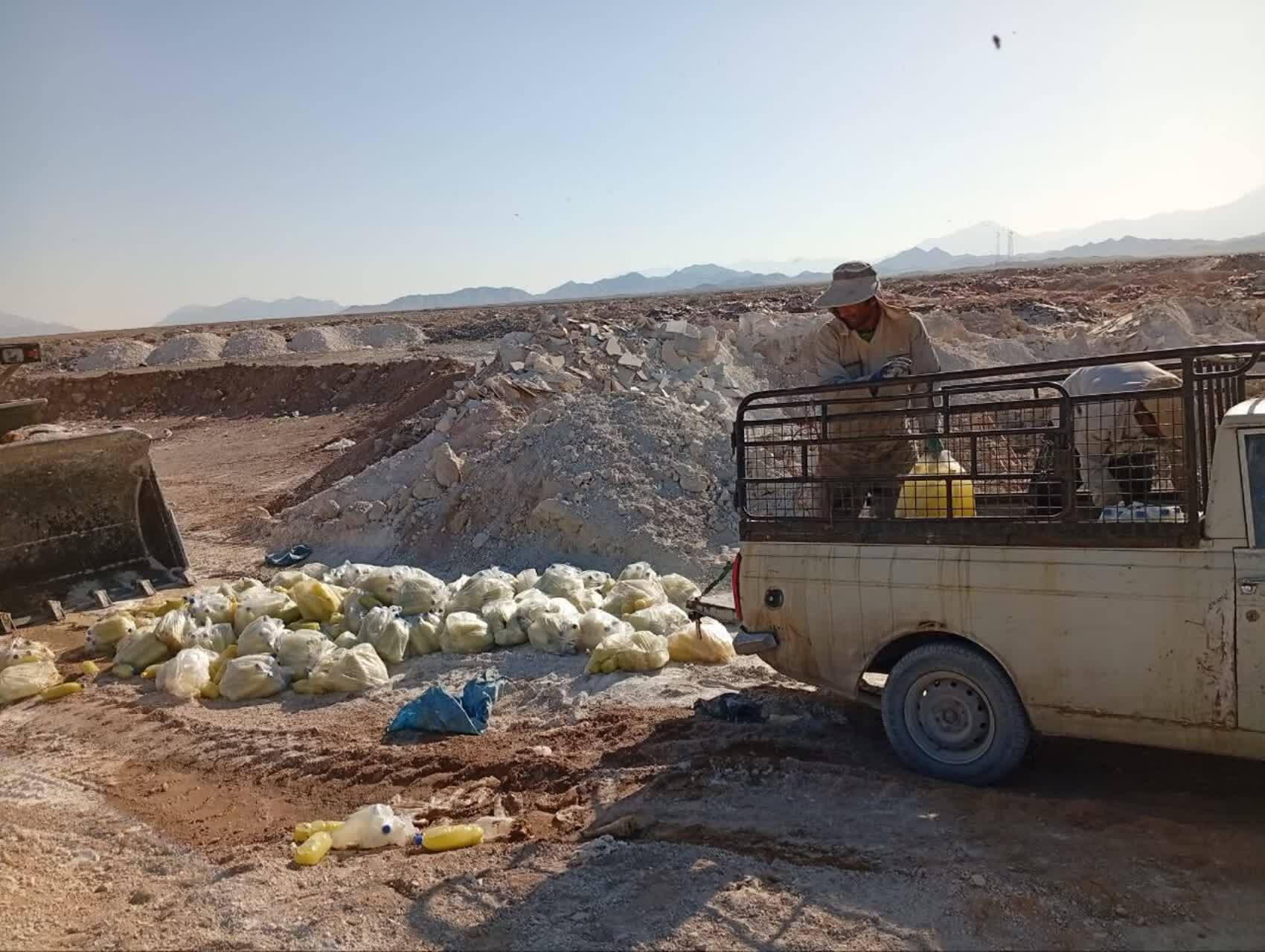 معدومسازی بیش از سههزار لیتر آبلیموی فاقد مشخصات بهداشتی در مهریز معدومسازی بیش از سههزار لیتر آبلیموی فاقد مشخصات بهداشتی در مهریز