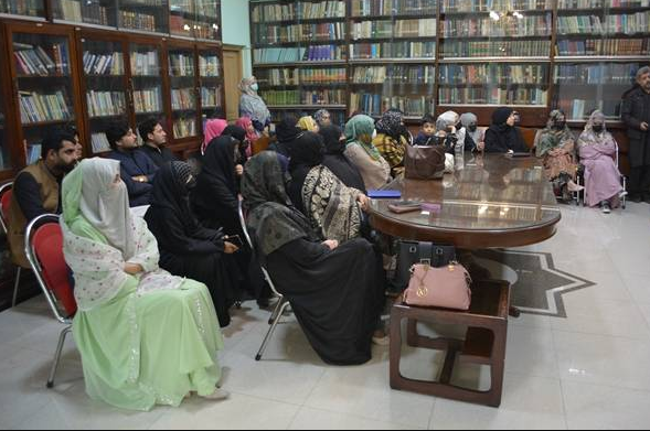 رونمایی همزمان از دو اثر ادبی و آموزشی ایران در پاکستان