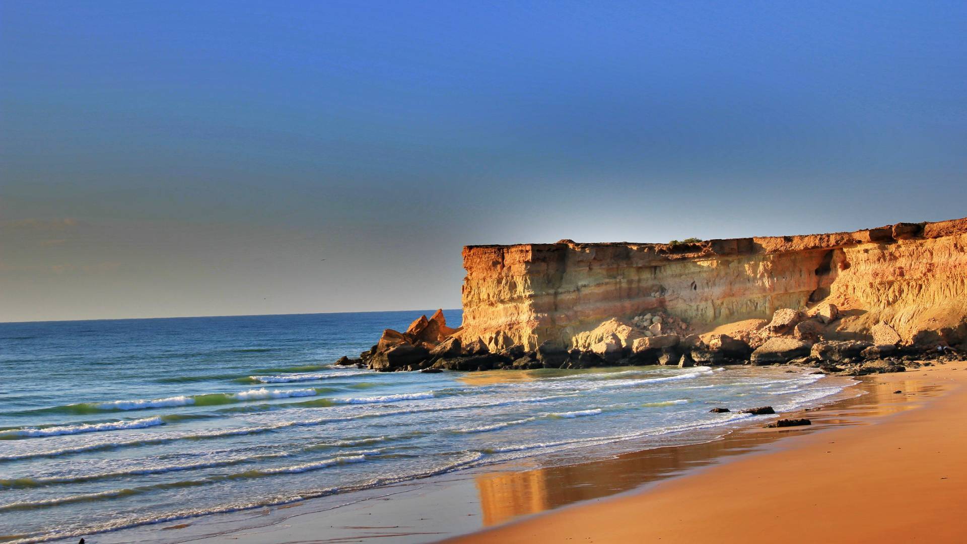 پیش بینی وضعیت جوی، دریایی و دمایی هرمزگان ۷ آبان