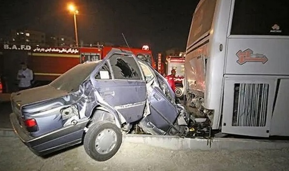 تصادف اتوبوس و خودروی سواری با ۳ کشته در بندرخمیر تصادف اتوبوس و خودروی سواری با ۳ کشته در بندرخمیر