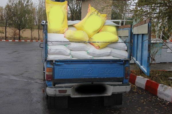 توقیف وانت نیسان حامل آرد قاچاق در دشت آزادگان