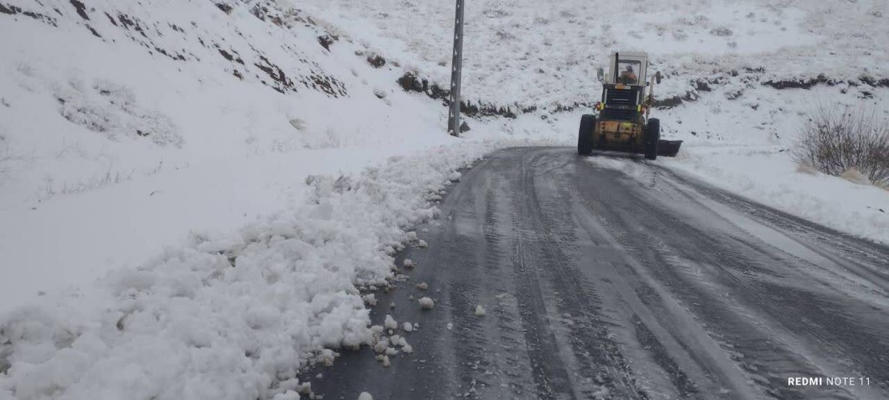 بیش از ۲ هزار کیلومتر باند عملیات برفروبی استان کرمانشاه بیش از ۲ هزار کیلومتر باند عملیات برفروبی استان کرمانشاه