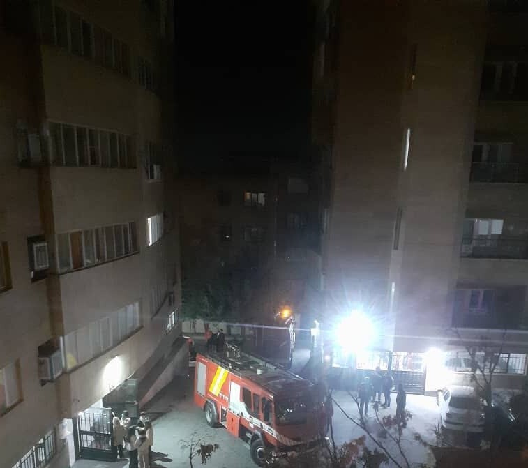 اتصال سیم‌کشی خودرو موجب آتش‌سوزی شبانه در واحد مسکونی شد