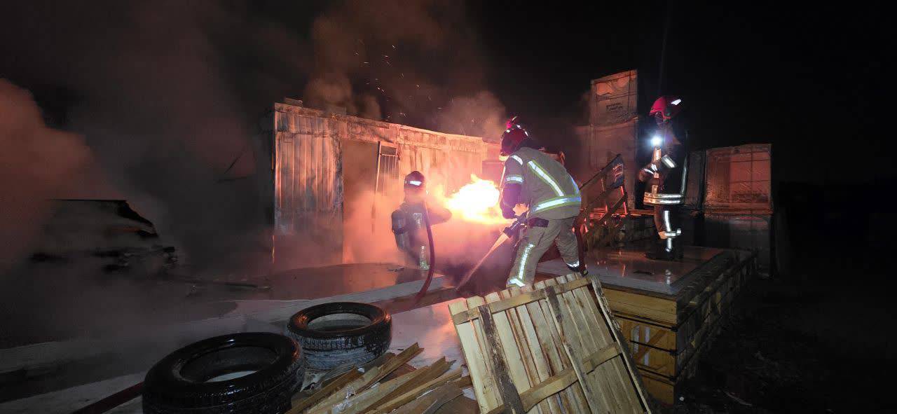 آتش سوزی انبار کاشی و سرامیک در مشهد با یک مصدوم آتش سوزی انبار کاشی و سرامیک در مشهد با یک مصدوم