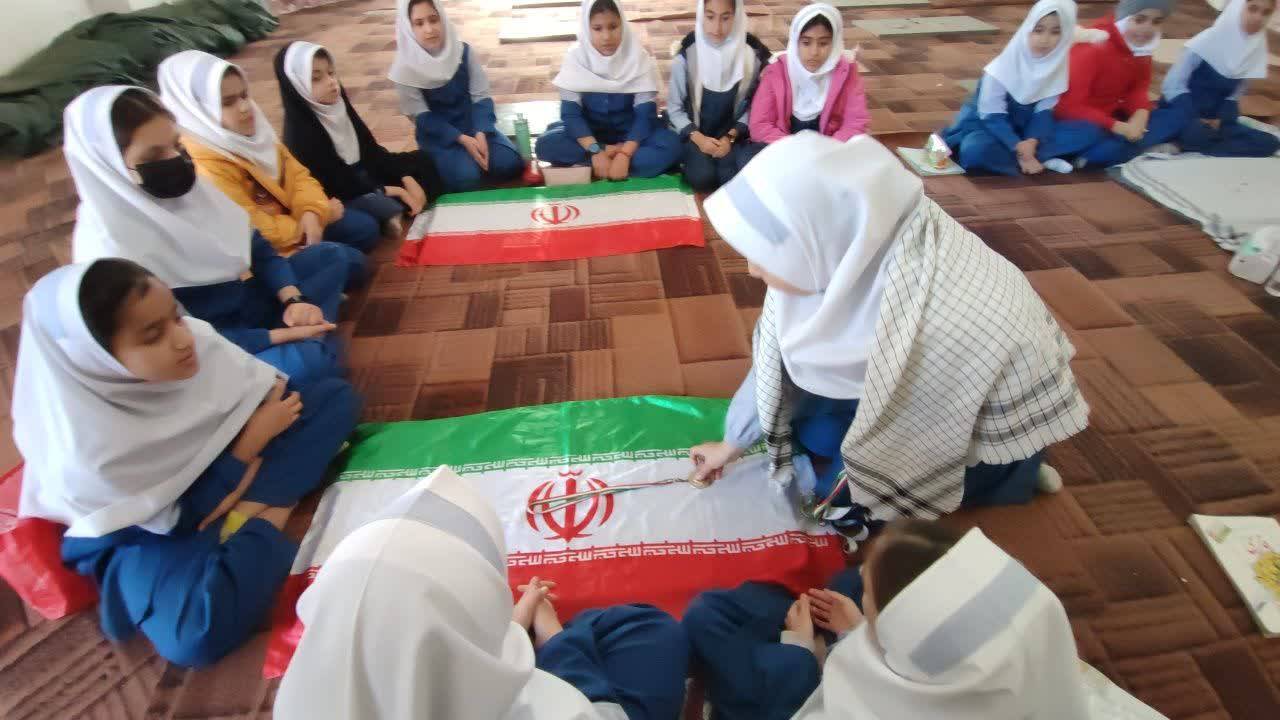 اهدای مدال های قهرمانی دانش آموز کلاتی به شهدا اهدای مدال های قهرمانی دانش آموز کلاتی به شهدا