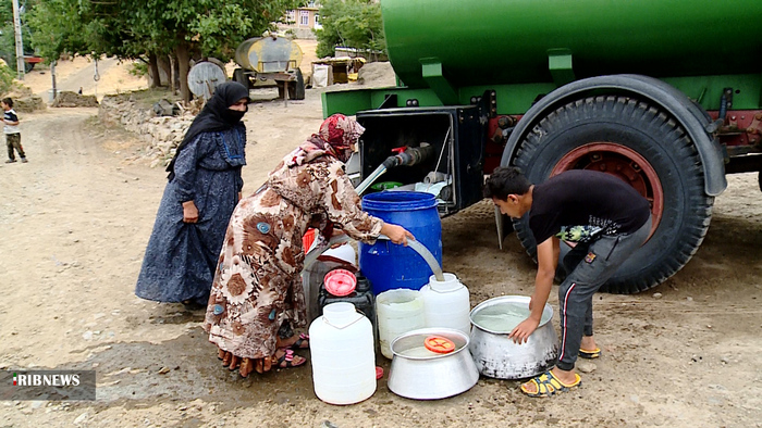 آبرسانی سپاه به روستاهای آبش احمد