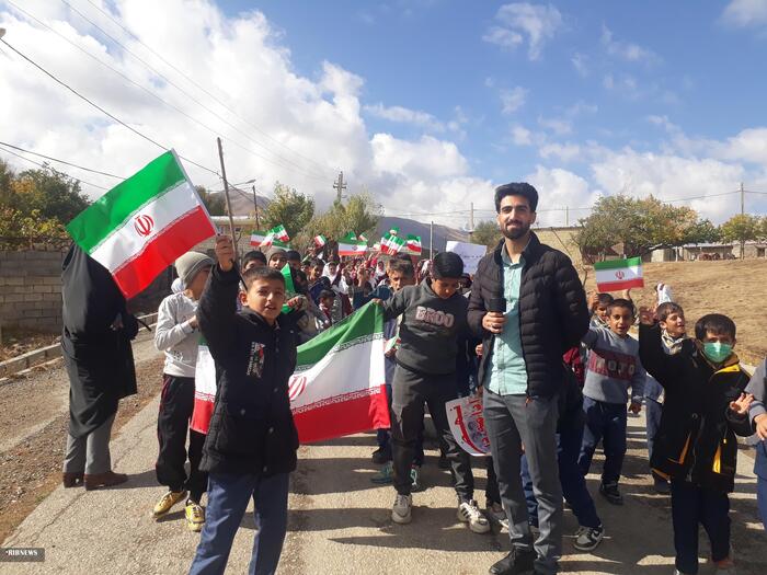 راهپیمایی یوم الله ۱۳ آبان ماه ۱۴۰۲ استان لرستان؛ شهر الیگودرز؛ روستای کانسرخ؛ مدرسه علامه طباطبایی